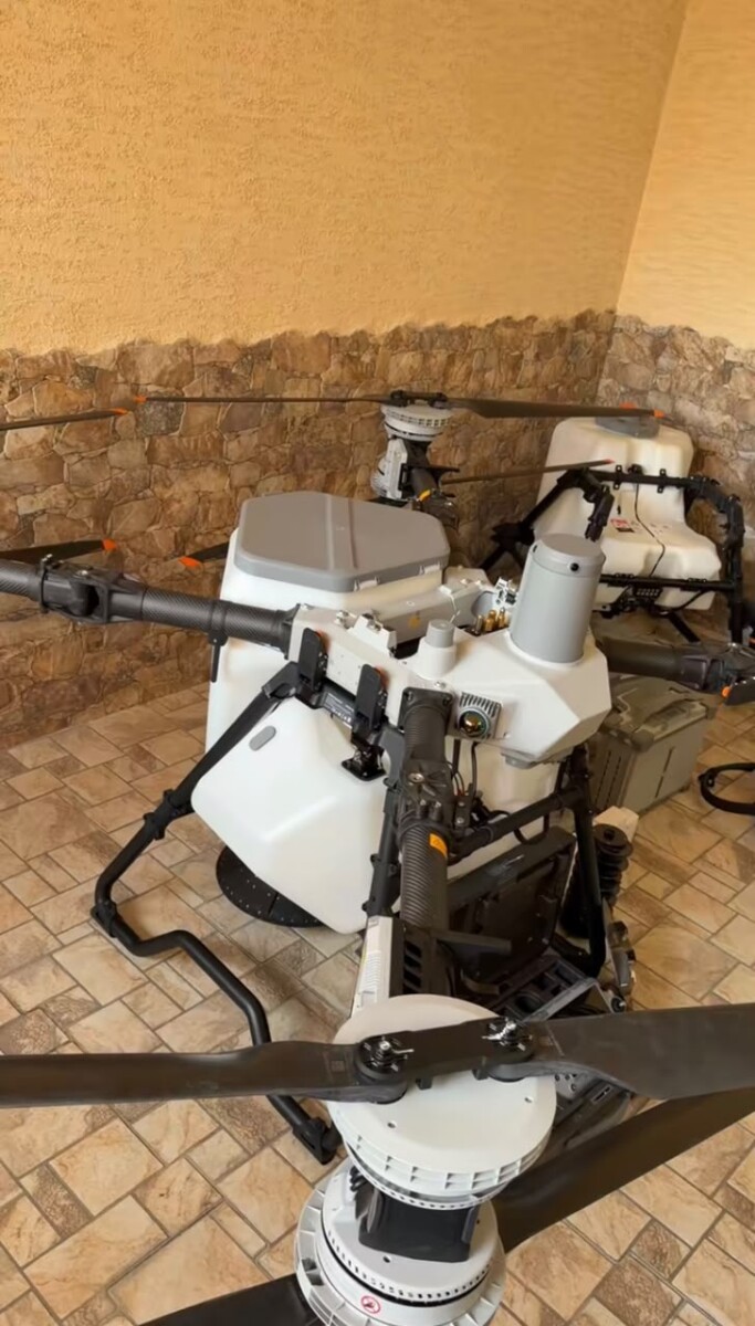 Second Hand DJI Agras T100 Agriculture Spray Drone - Image 5