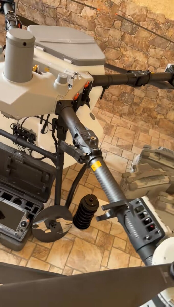 Second Hand DJI Agras T100 Agriculture Spray Drone - Image 4