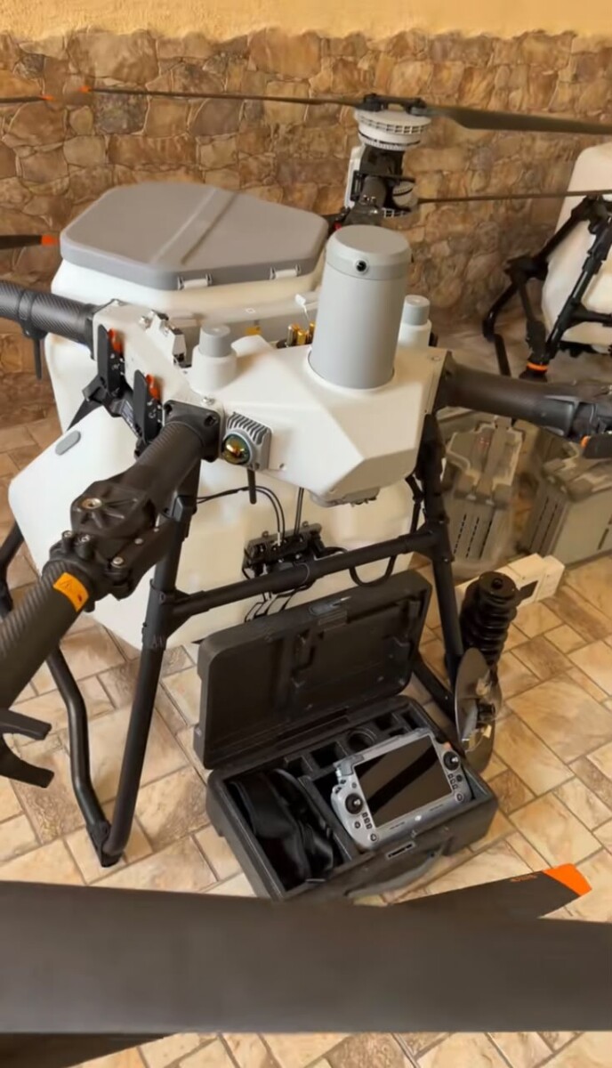 Second Hand DJI Agras T100 Agriculture Spray Drone - Image 2
